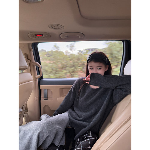 Here yaya shop 温暖老钱主义极简高级50%羊毛50%牛绒软糯糯毛衣