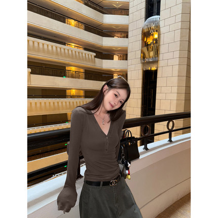 乌木甜茶冷淡系氛围感加厚高密度扣子绵羊毛瘦瘦打底衫