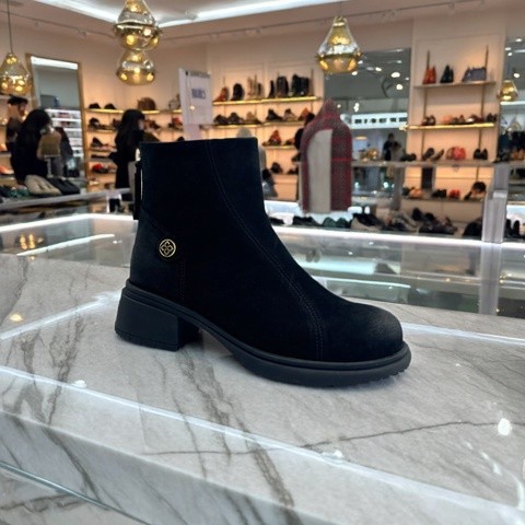 伊伴女鞋短靴反毛皮美拉德靴子