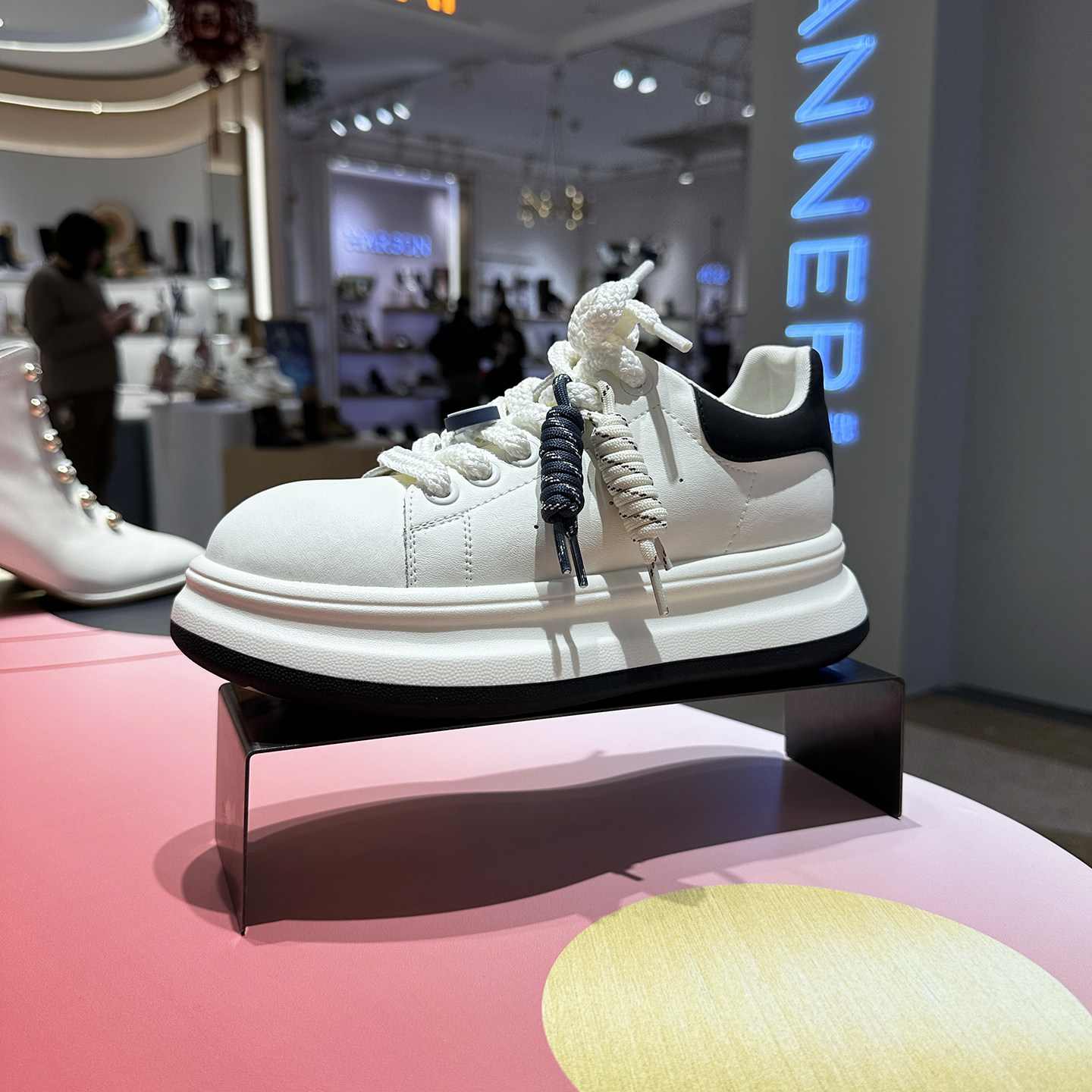 千百度女鞋厚底休闲板鞋女2026春季新款系带真皮小白鞋A26156171,女鞋,时尚休闲鞋,淘宝优惠券,粉丝福利购,淘宝优惠卷