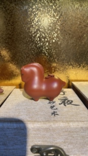 宜兴紫砂壶原矿朱泥唐马马上有钱茶宠摆件