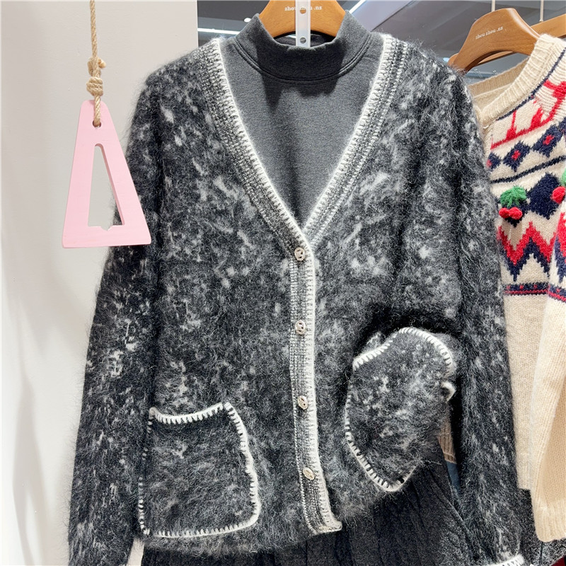 实体同款2025秋冬季新款单排扣双口袋V领针织开衫女2527