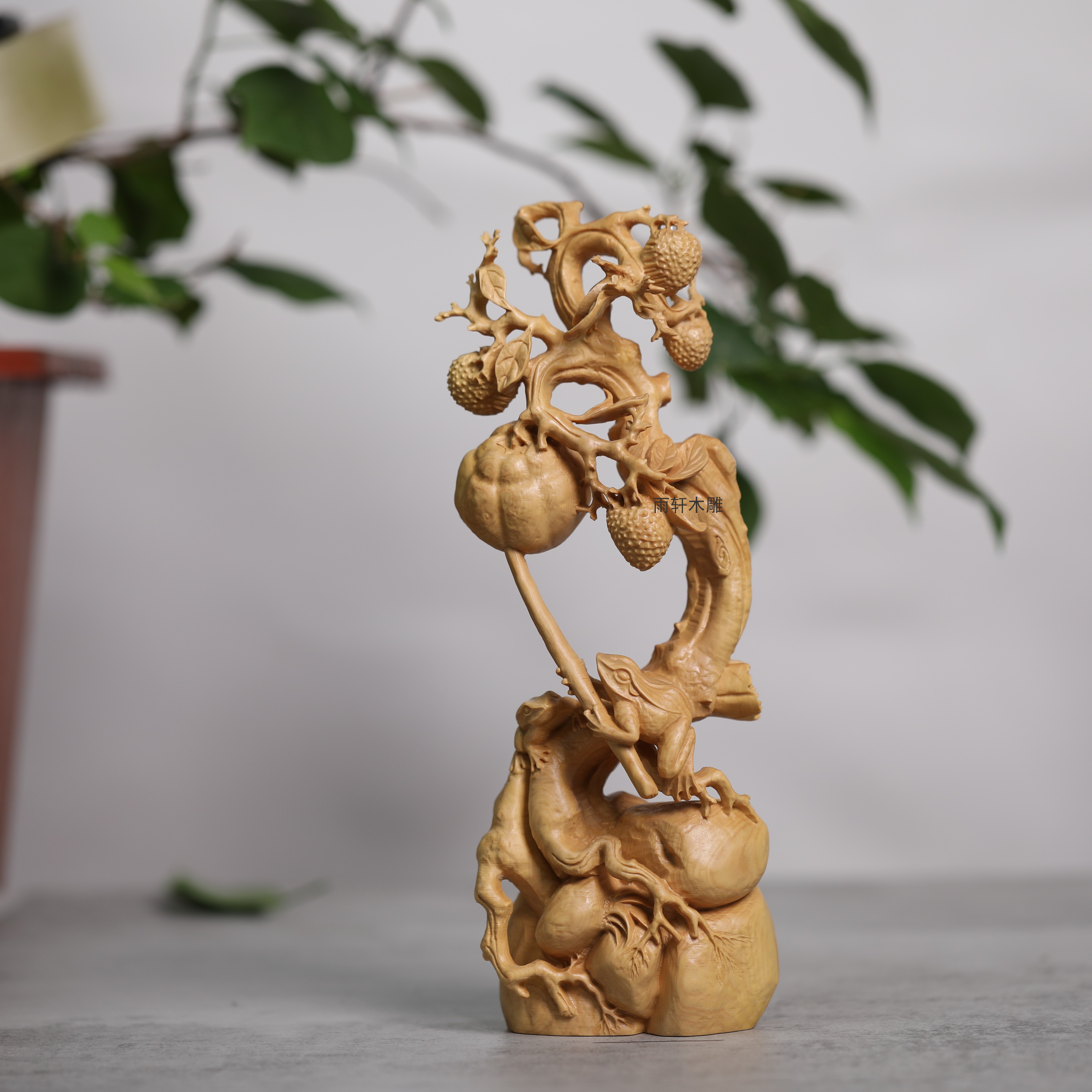 正宗小叶黄杨木雕青蛙柿子摆件