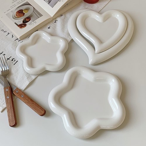 意面盘好看的纯白色胖嘟嘟高颜值