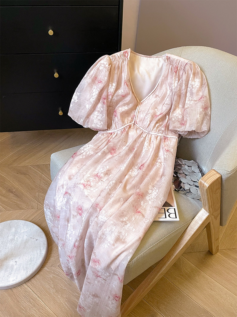 小C家法式茶歇碎花V领高级感温柔连衣裙女夏季新款收腰显瘦仙女裙