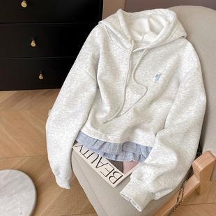 小C家 蝴蝶结刺绣连帽卫衣女2026新款春韩系甜美花边拼接短款上衣