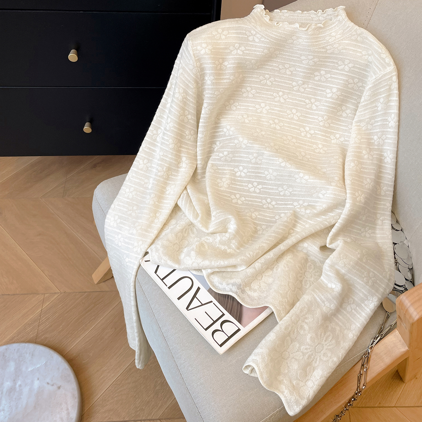 木耳边半高领套头绣花条纹打底衫