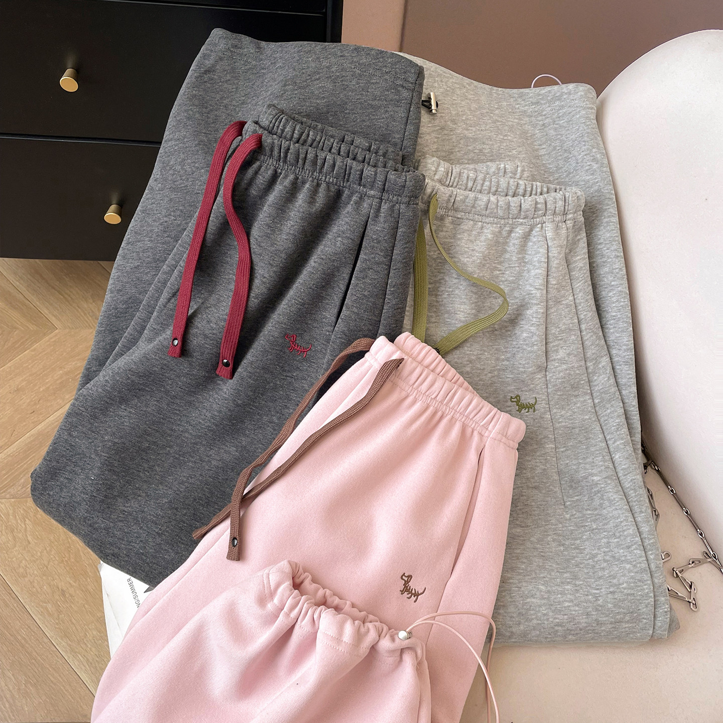 小C家 小狗刺绣阔腿卫裤女2026新款春季抽绳松紧腰宽松休闲束脚裤,女装/女士精品,休闲裤,淘宝优惠券,粉丝福利购,淘宝优惠卷