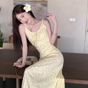 黄色碎花吊带连衣裙女夏遮手臂多巴胺泰式明媚海边度假沙滩长裙子