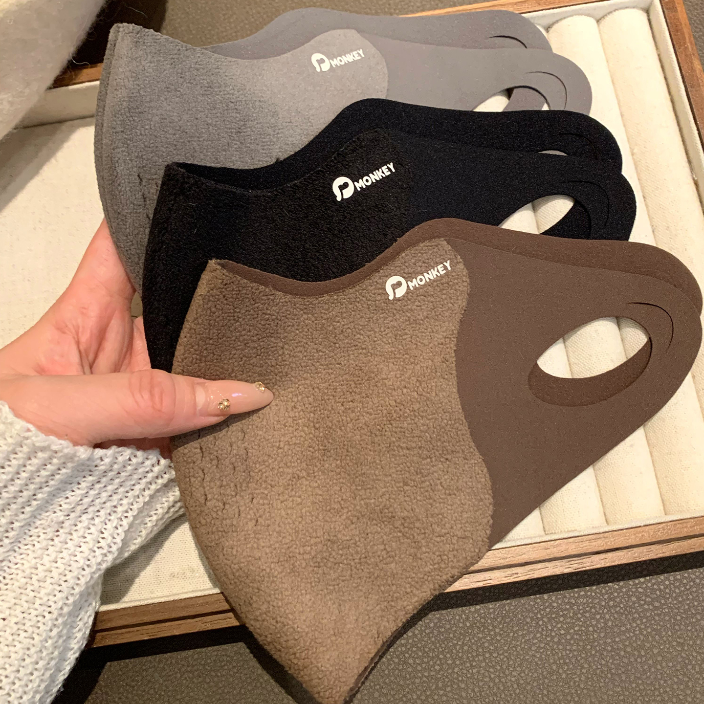 高颜值立体毛绒保暖口罩女士冬季