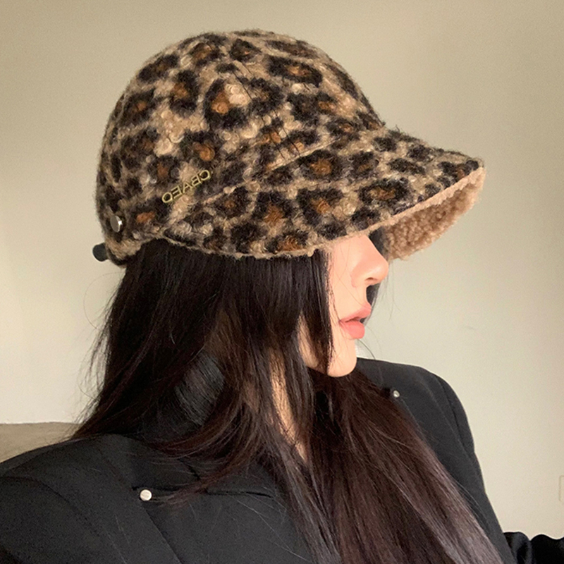 双面可带~豹纹毛绒鸭舌渔夫帽
