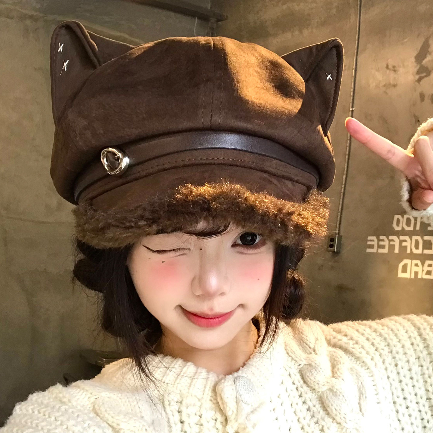 麂皮绒猫耳朵贝雷帽女秋冬复古加绒加厚八角帽显脸小报童画家帽子
