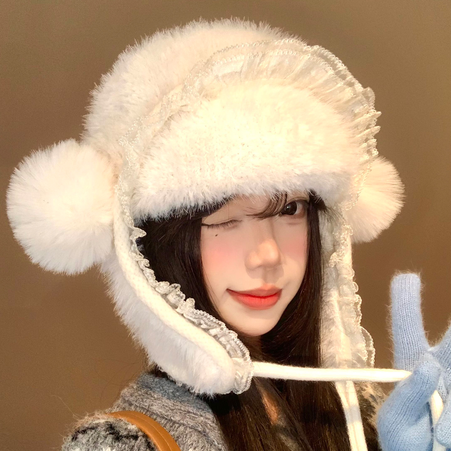 白色毛球蕾丝花边毛绒针织护耳帽