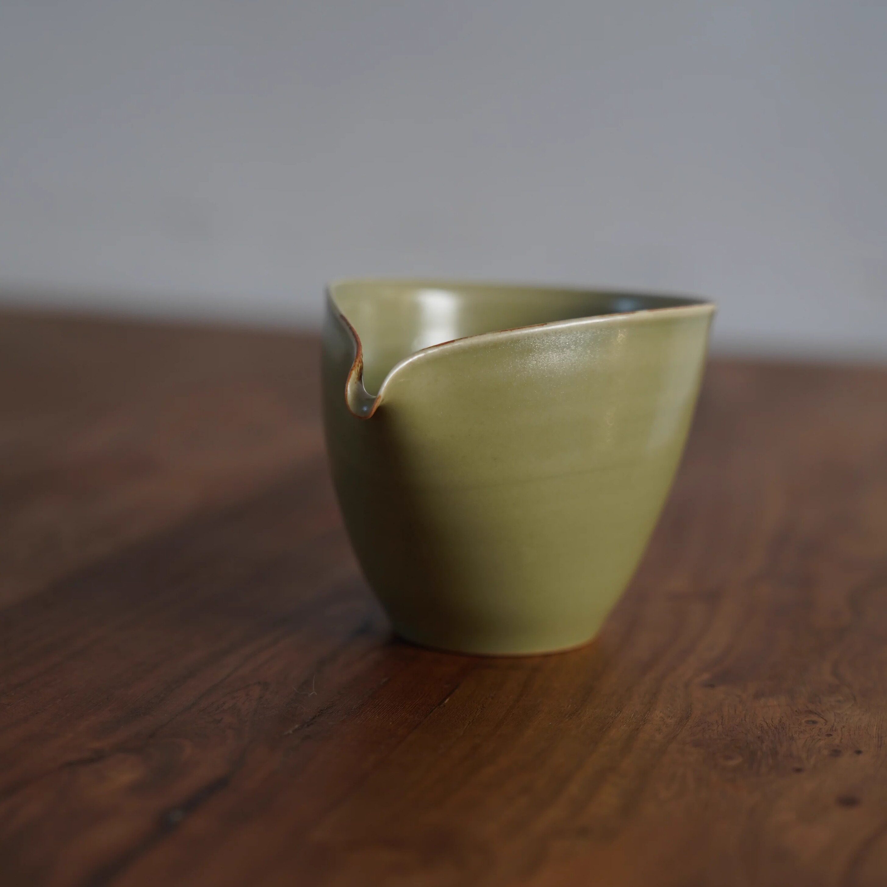 隐山堂荷青匀杯公道杯分茶器分酒 断水利落茶具手工陶瓷绿色纯色