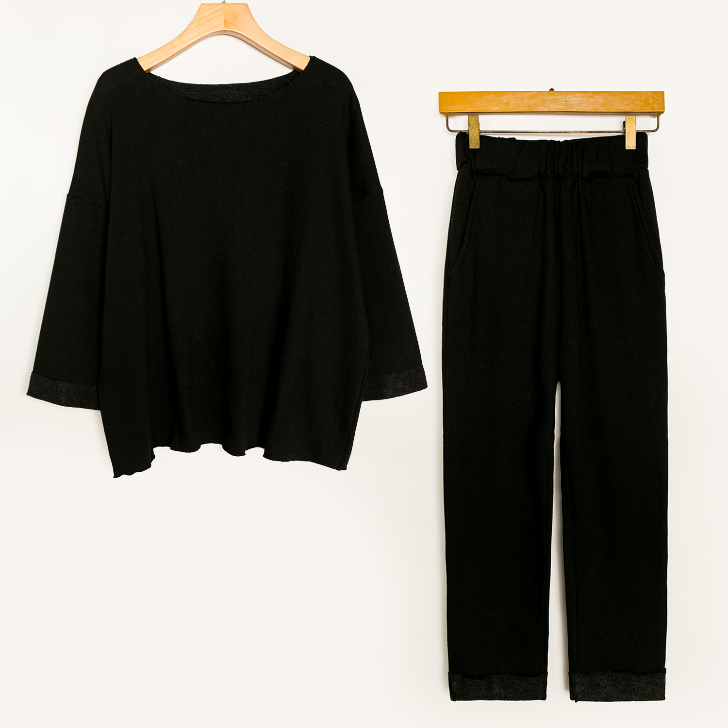 圆领七分袖上衣+松紧腰九分裤