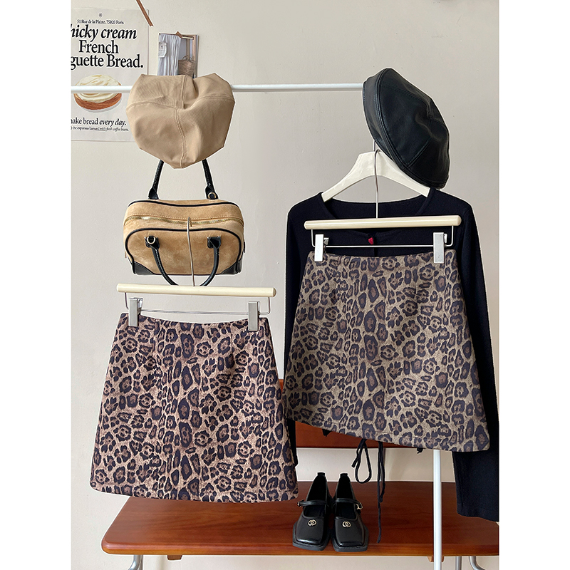 高级设计感辣妹修身鹿皮绒豹纹裙
