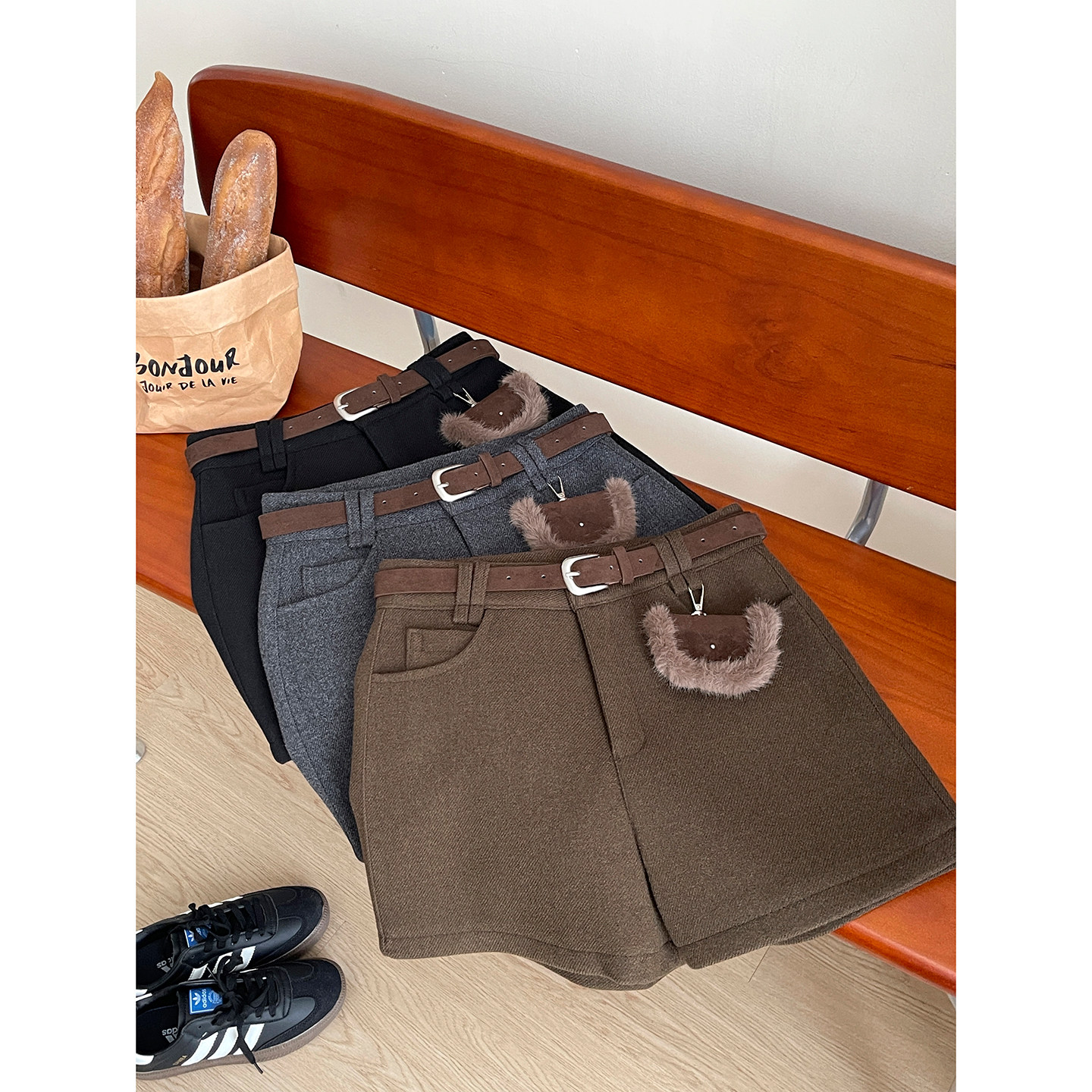 日韩miu系洋气毛呢料西装短裤子