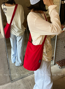 Wfei新款小众设计感尼龙布包百搭轻便红色斜挎包通勤出游百搭包包