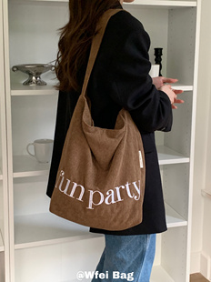Wfei学院风灯芯绒包包大容量单肩包慵懒风休闲布袋刺绣字母托特包