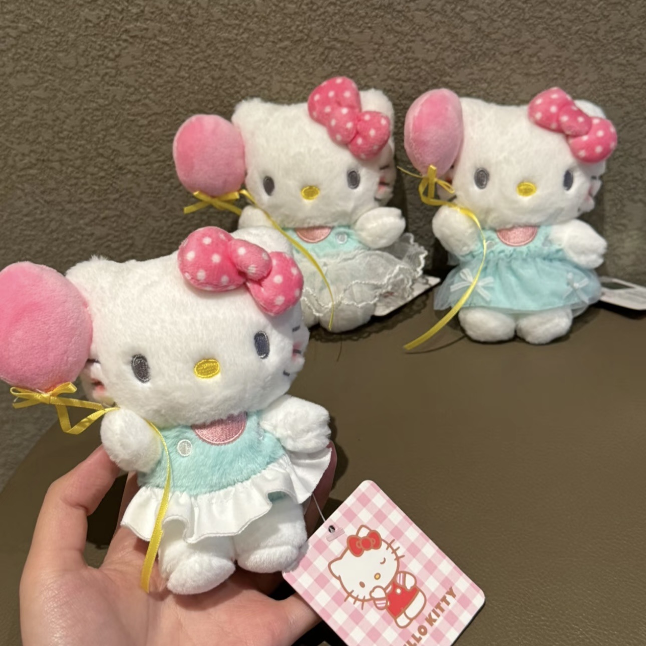 正版卡通气球凯蒂猫毛绒玩具公仔背包挂饰女可爱hellokitty小挂件