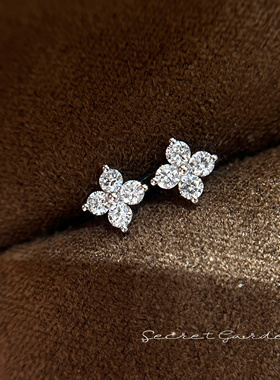 18K金培育钻石人工小巧气质简约40分四叶草基础款养耳洞耳钉耳饰