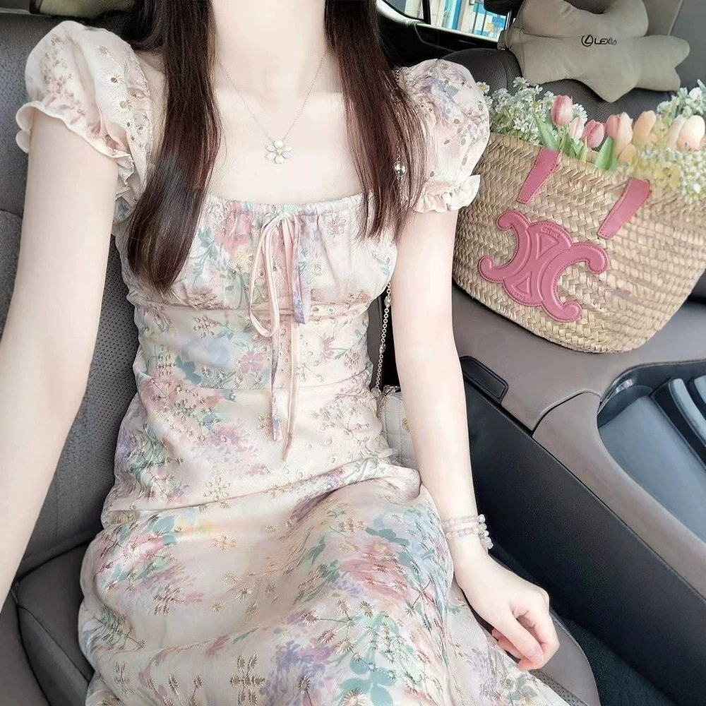 泡泡袖方领碎花连衣裙子女夏季2026新款茶歇法式海边度假沙滩长裙
