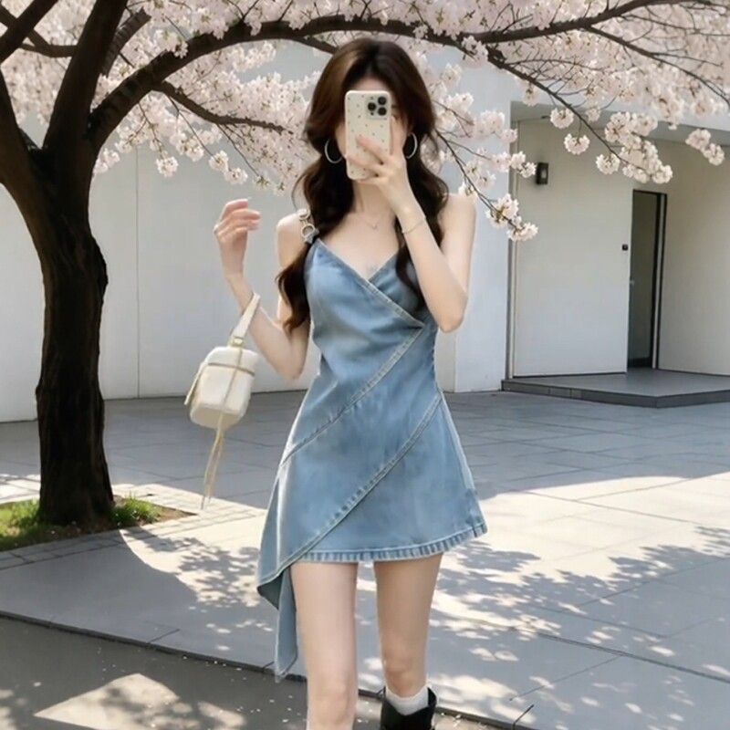 2026夏季新款时髦牛仔收腰短裙女装纯欲辣妹气质不规则吊带连衣裙