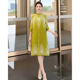 洋气绿色裙子女早春漂亮连衣裙女2026新款 妈妈衣服三宅褶皱弹簧裙