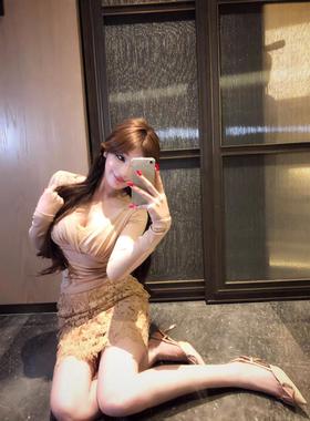 WW定制蕴藏温柔蕾丝镂空高腰短裙性感V领针织长袖上衣两件套