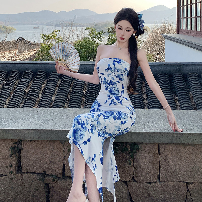 改良旗袍女新中式连衣裙高级感青花瓷印花性感纯欲收腰抹胸包臀裙