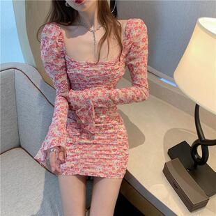 碎花连衣裙女春季新款法式长袖方领收腰褶皱包臀短裙复古裙子
