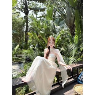 法式优雅气质抹胸连衣裙女春季2026新款收腰温柔度假A字露肩长裙