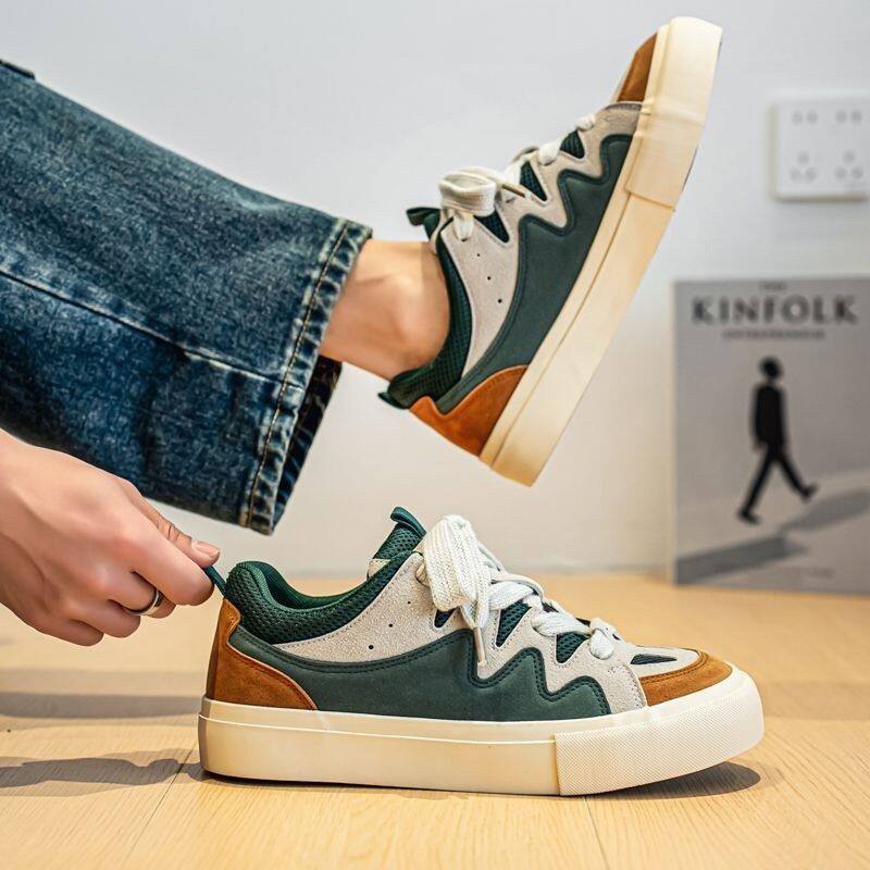 春秋新款男鞋2025青少年滑板鞋小众设计运动板鞋新款休闲面包潮鞋