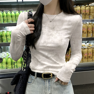 显瘦上衣打底衫 2026秋冬新款 设计感小众修身 t恤女扎染短款 长袖