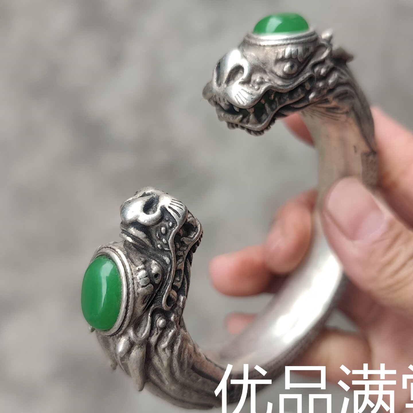 古玩杂项仿古做旧白铜双龙头镶嵌绿翠珠子复古手环镂空龙头手镯