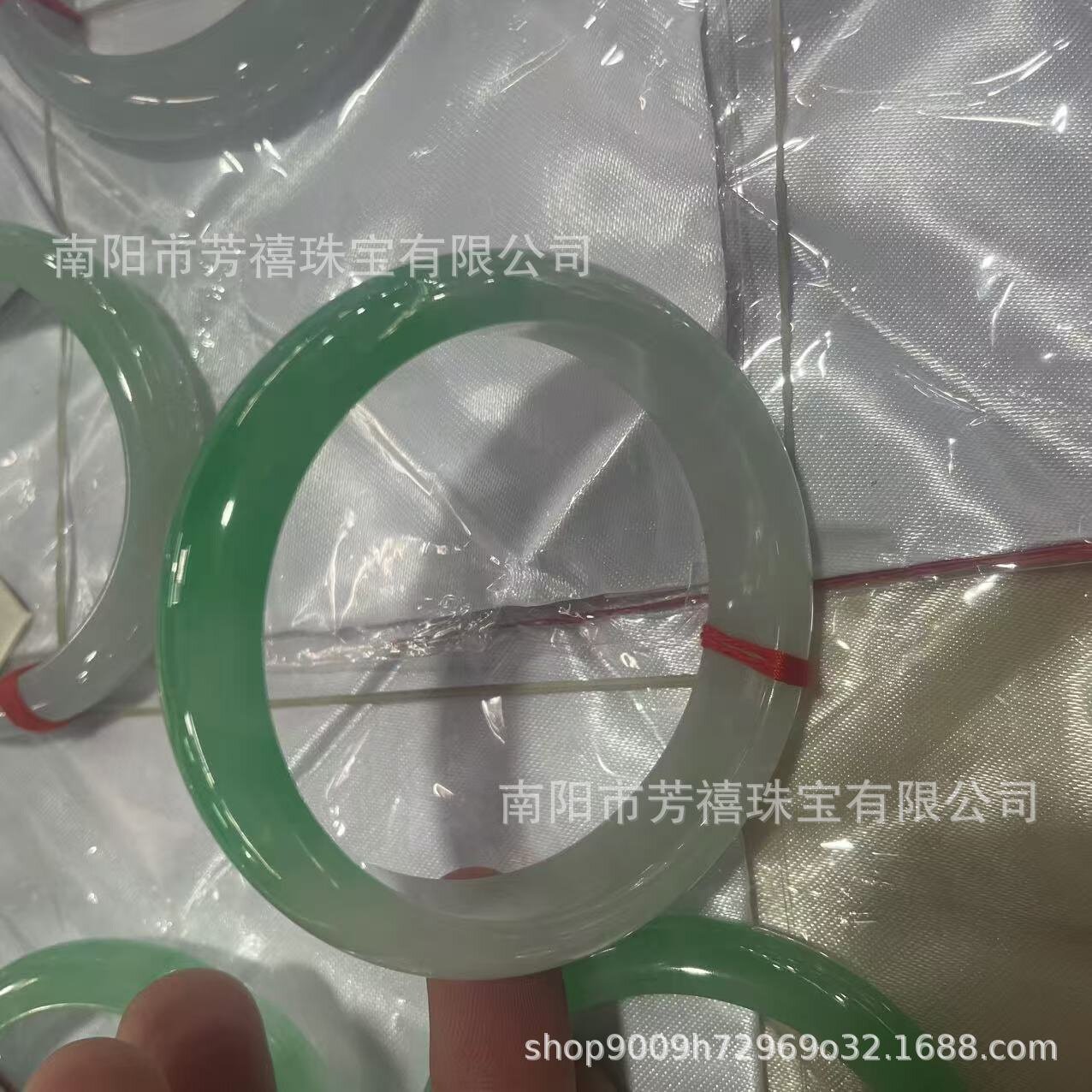 缅甸翡翠玉手镯 冰种飘绿有石纹翡翠手镯女款冰透镯子