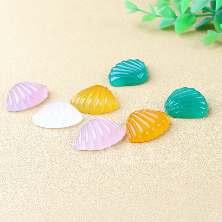 玉髓扇贝雕刻小饰品玛瑙贝壳小吊坠30*24mm DIY饰品配饰