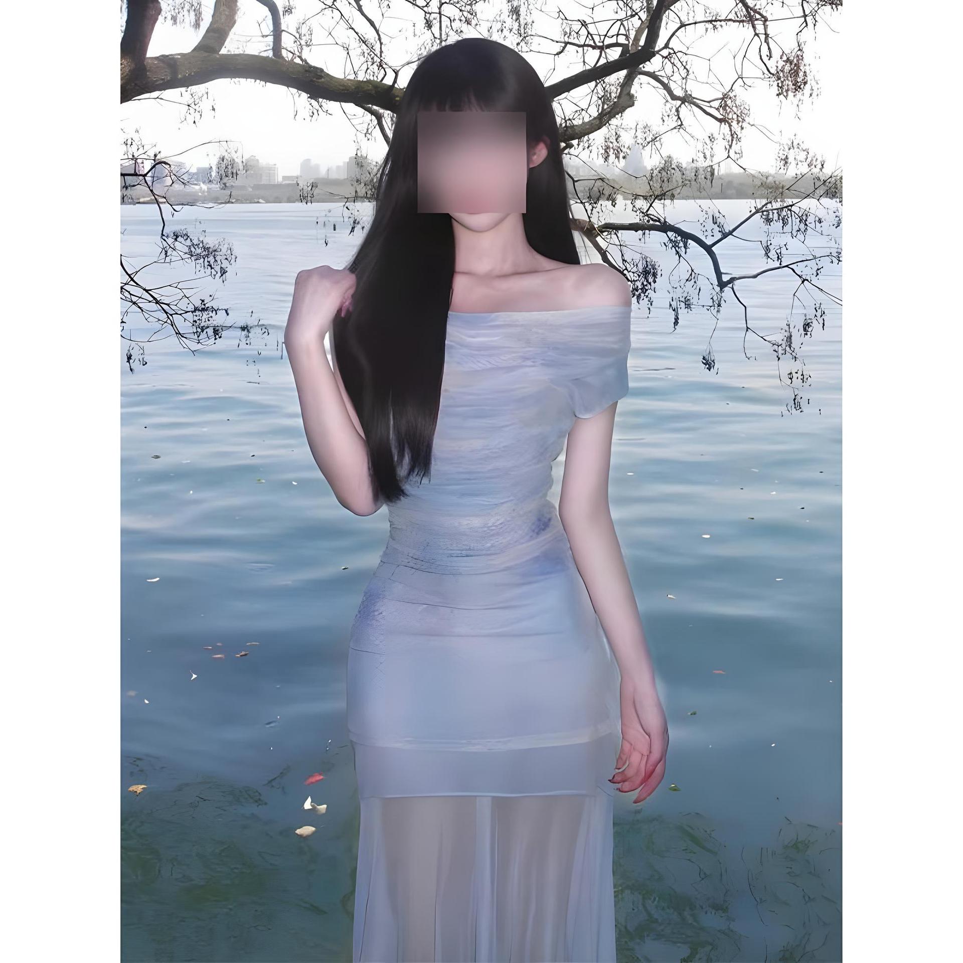 法式气质蓝色碎花吊带连衣裙子女休闲夏季新款海边度假风收腰长裙