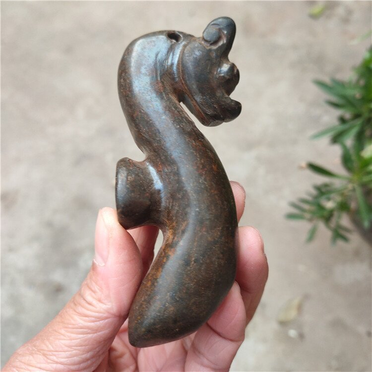 古玩杂项仿古做旧工艺品铁石红山文化陨石太阳人龙勾摆件批发