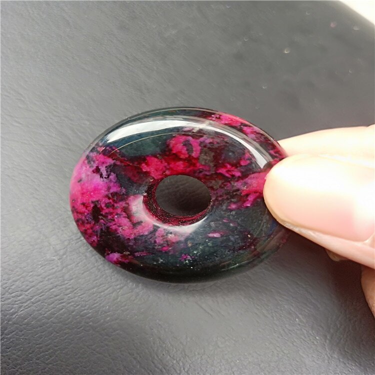 厂价供应岫玉桃花石扣玉石梅花玉吊坠大号加厚扣会销礼品