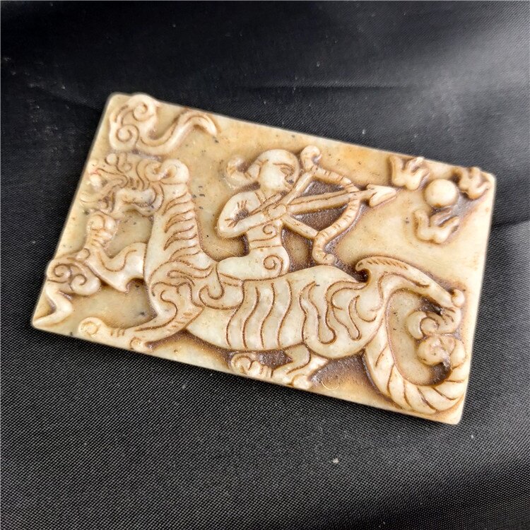 供应珠宝古玩工艺品杂项岫玉仿古做旧后羿射日吊坠玉牌挂件