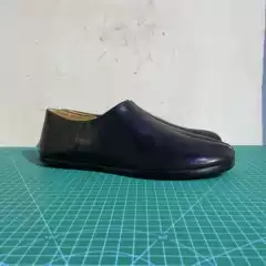 【 Nine Bag Elder 】 Handmade TABI Split Toe One Foot Kick SLIP-ONS SHOES Men's Leather Bottom V2 Loose Edition