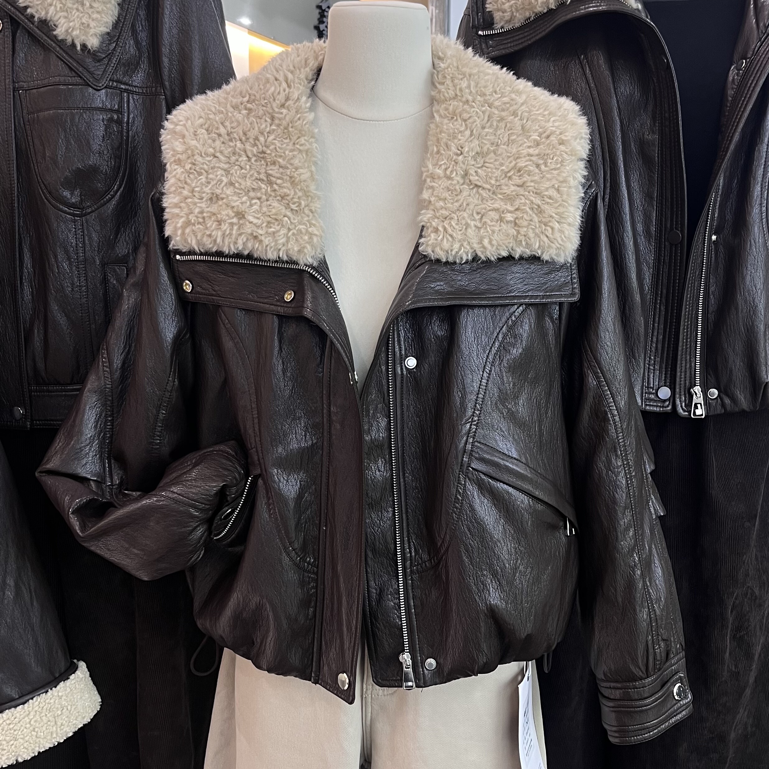 羊羔毛翻领可下蛋白皮衣短外套女冬新款宽松韩版加厚皮羽绒服上衣