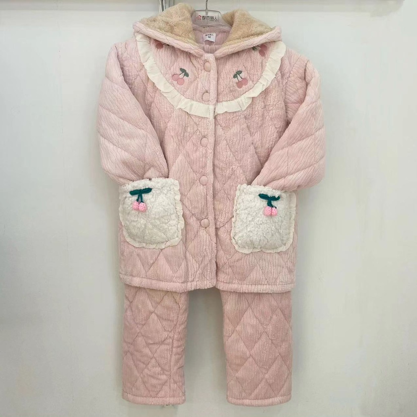 可爱北极绒家居服连帽设计女士