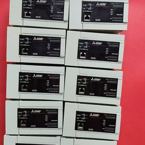 议价FX5U-32MT/ES，成色漂亮，功能包好，质量保证