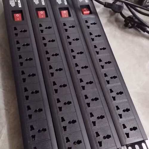 议价图腾TOTEN 8位10A工业PDU，线长大概3米，横装版。
