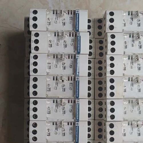 议价进口施耐德相序控制继电器RM4TR32 缺相过欠压保护继电器