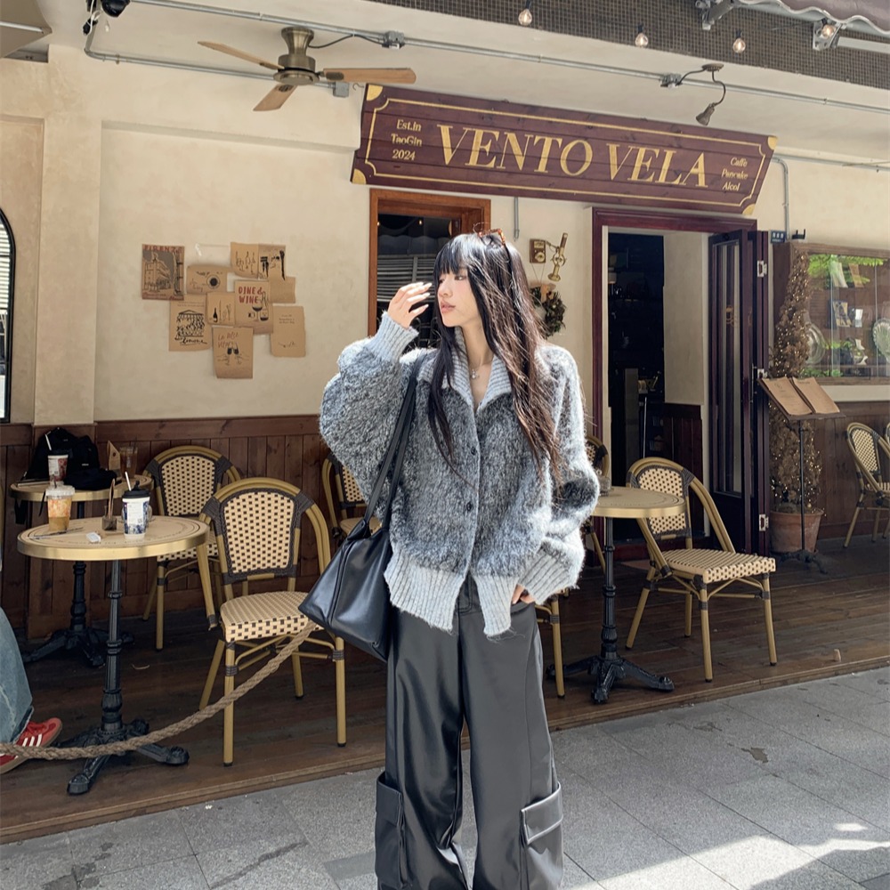 灰色设计感大翻领立领两穿毛衣女