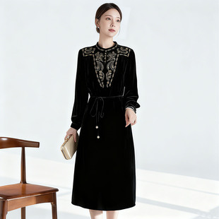 水墨佳人秋冬重工刺绣真丝丝绒连衣裙女高级感桑蚕丝纯色优雅礼服