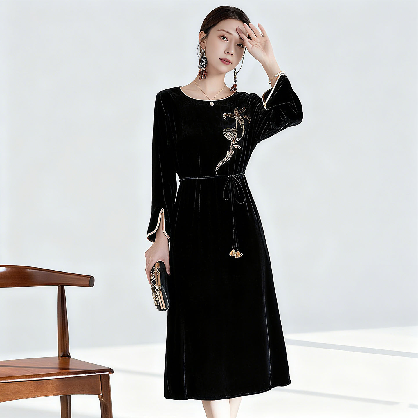 水墨佳人新中式秋冬轻奢国风纯色桑蚕丝丝绒连衣裙女宽松显瘦系带